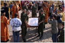 Начало юбилейного крестного хода в г. Хабаровске (17 мая 2008 года)