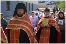 Начало юбилейного крестного хода в г. Хабаровске (17 мая 2008 года)